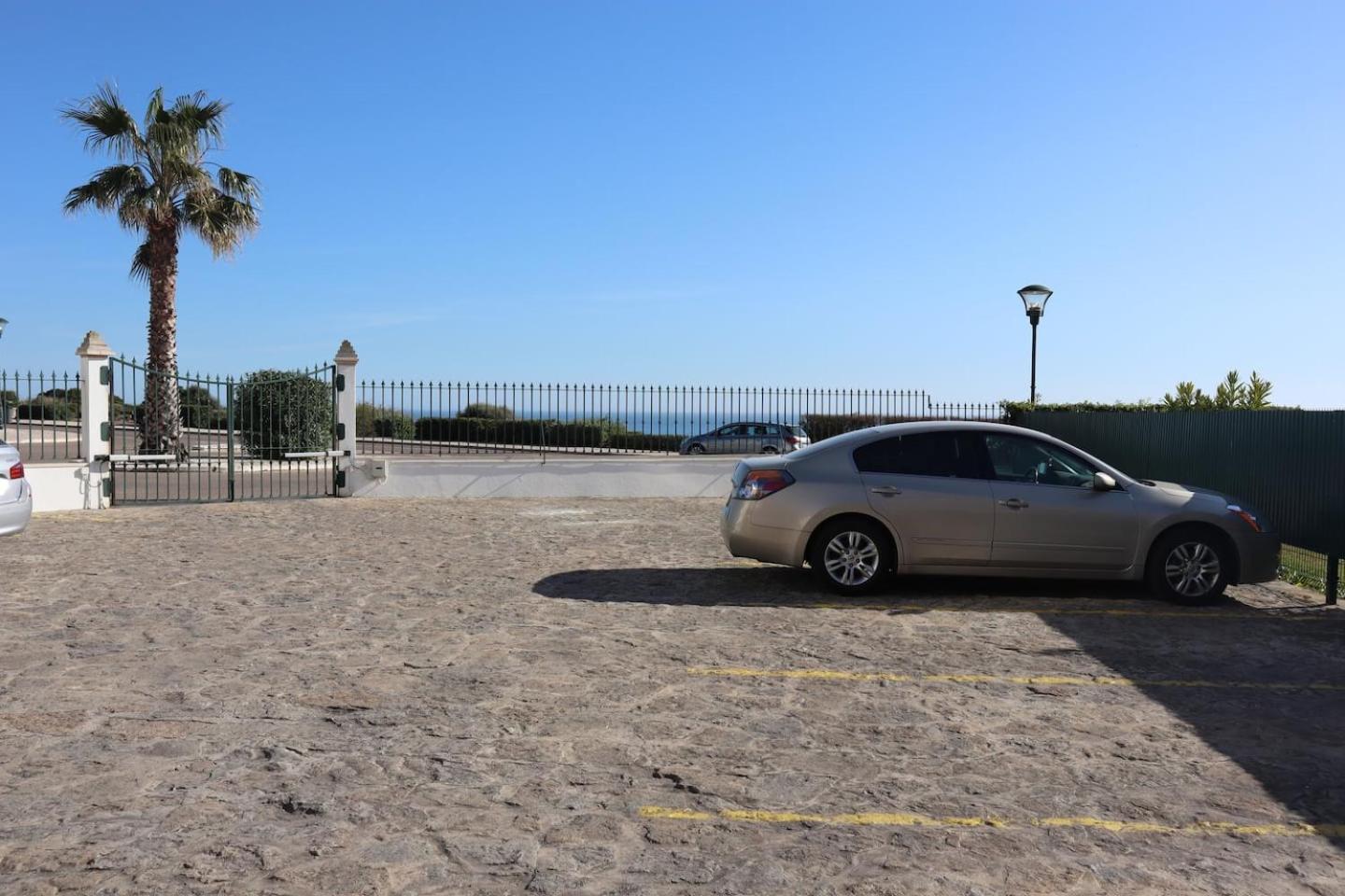 Apartment Sea View W Pool, Terrace & Parking