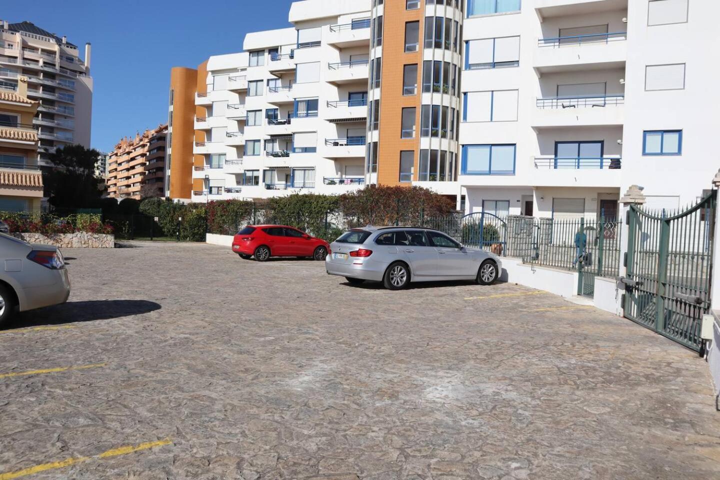 Sea View W Pool, Terrace & Parking Apartment